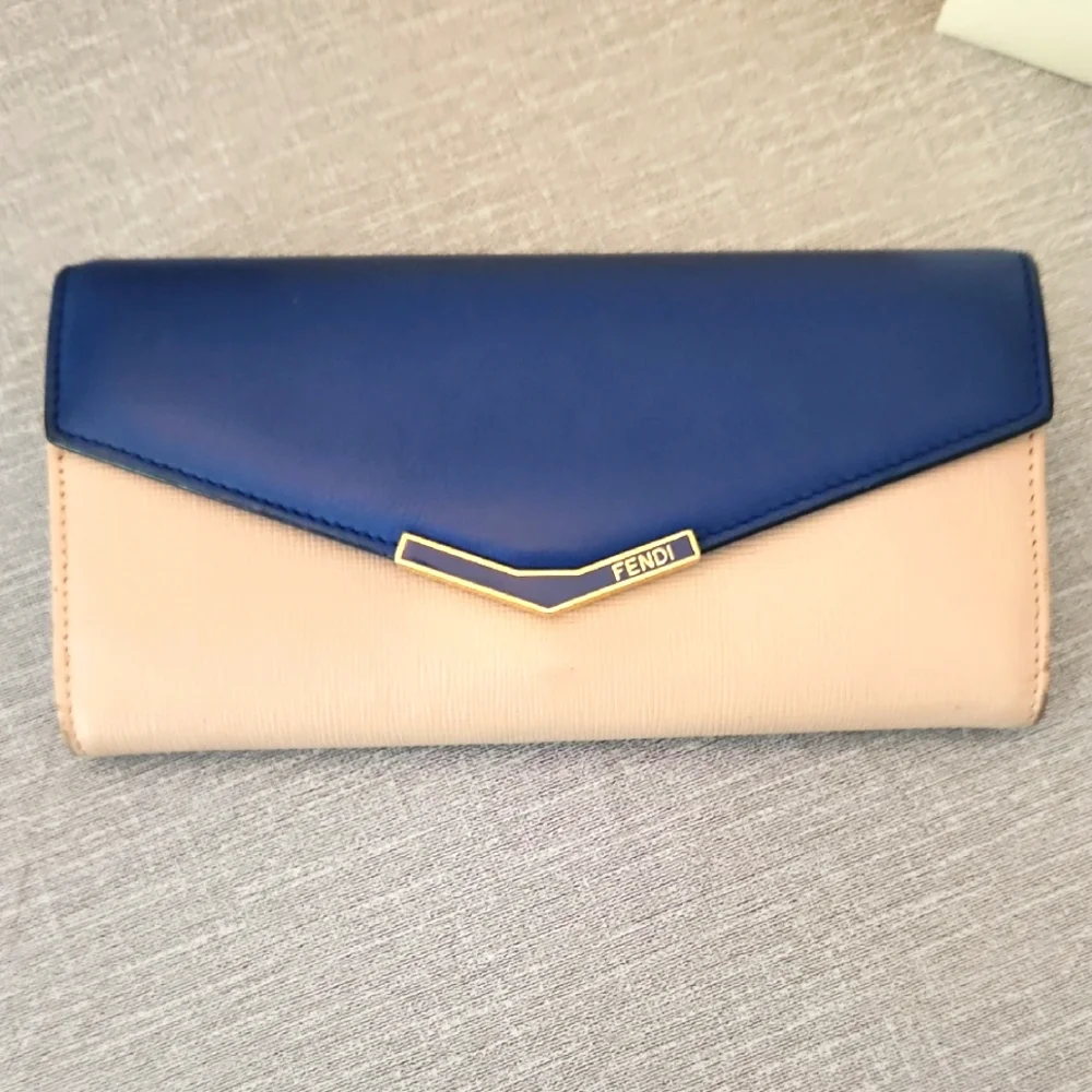 Fendi Contintental Leather Wallet W/Box And Cards - Picture 2 of 16